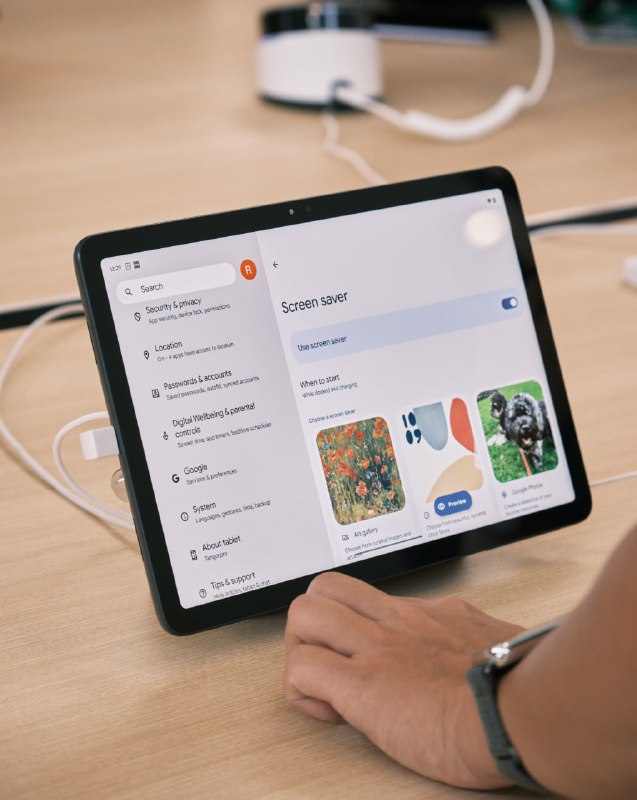Google I/O Connect 会场现场的 Pixel Tablet，全部是工程机，专为演示 Android 14 平板模式新特性的设备